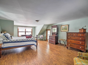 Chester Farmhouse on 100 Acres, 15 Min to Okemo!