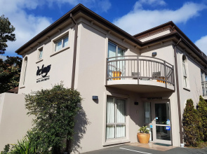 De Lago Motel Apartments