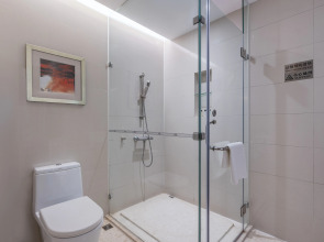 Guangzhou Pearl River International Hotel （Yijing Lu Metro Station）