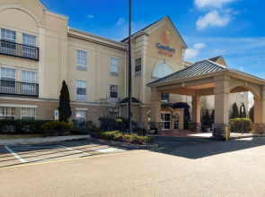 Comfort Suites Near University