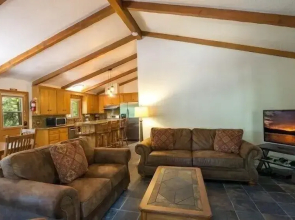 Scenic Wonders Evergreen Cabin 3 Bedroom