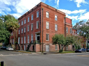 201 York #3 · Homey Downtown 2 Bedroom Steps from the River