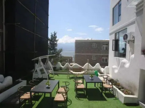 Serenly Bright Moon | 180° Sea View Resort and Observation Boutique Guesthouse (Dali Erhai Store