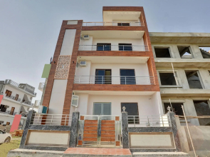 Collection O 83354 Raksha Inn