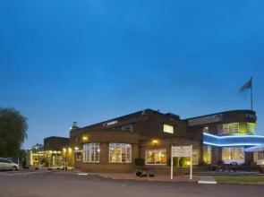 Ramada Hatfield