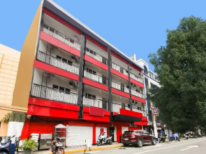 895 Golden Majestic Pension Inn