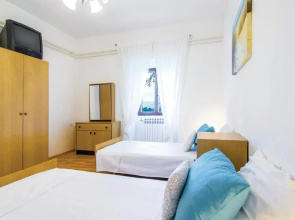Three-Bedroom Holiday home Krsan with an Outdoor Swimming Pool 07