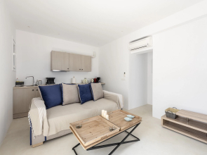 Luxury 1 Bedroom Apartment with Private Pool 4A