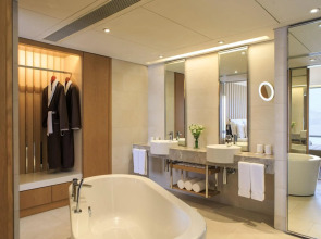 Renaissance Hong Kong Harbour View Hotel