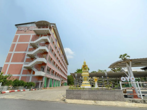 Chompoo Inn