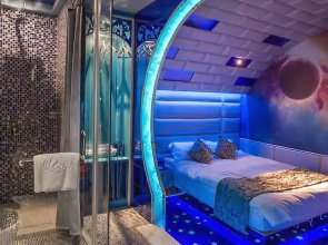 Houhai Theme Hotel