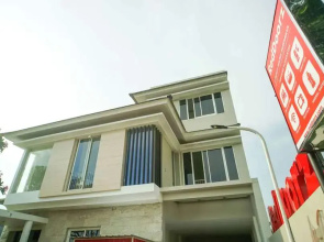 RedDoorz @ Bukit Palma Surabaya