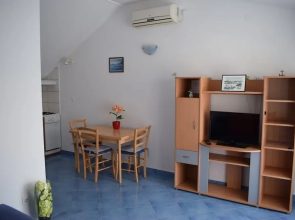 Den - With Pool - C3