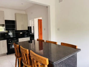 Rustic 3 Bedroom Cottage - 2267