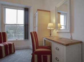 Top of the Bank Apartment