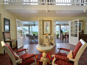 Tropical Villa w/ Pool in Exclusive Enclave, AC, Free Wifi, Pool, Concierge Service, Near Beach!