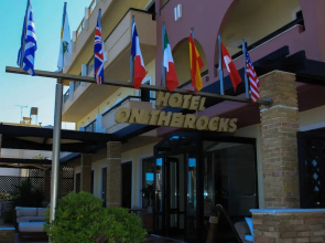 Hotel On The Rocks