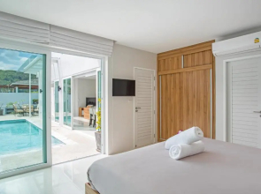 Elegant Designer 4BR Pool Villa Skylight