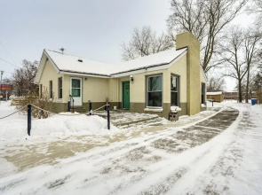 4 Mi to Dtwn Kalamazoo: Central Apt