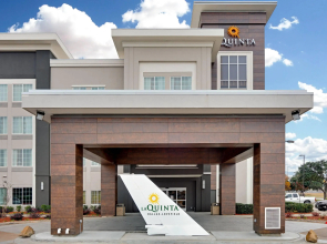 La Quinta Inn & Suites by Wyndham Dallas Love Field