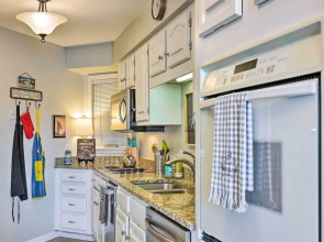 Waterfront Hot Springs Condo: Pool, Hot Tub Access