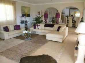 Luxury Villa With Pool & Jacuzzi