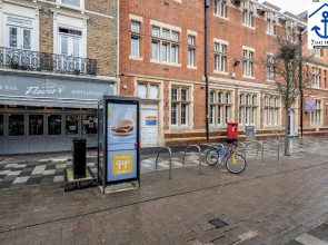 Luxury Apartment High Street Maidenhead w Parking