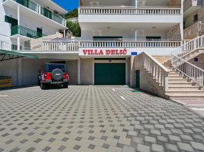 Modern Apartment in Drvenik With Balcony