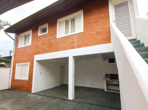 Casa Jardim 5quartos - Churrasqueira e Wi-fi