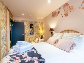 The Emerald Suite by Margate Suites