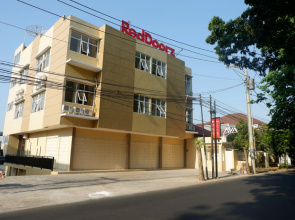 RedDoorz near Akademi Kepolisian Semarang