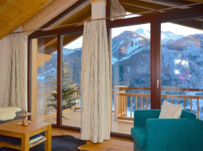 Ski-In / Ski-Out Chalet Maiskogel 13a by Alpen Apartments