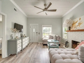 Walk to River & Shops: Downtown Dunnellon Escape