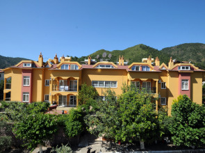 Kleopatra Apartments