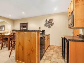 Gull Lake All-season Getaway w/ Private Deck