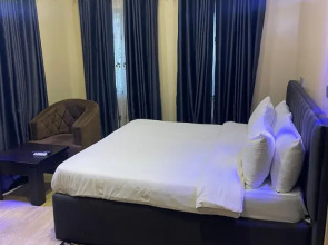 De Ross Hotel & Suites