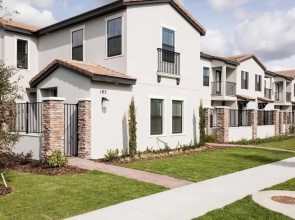 Modern 3 Bed Town Home At Balmoral Resort-3sltth1 3 Bedroom Condo by RedAwning