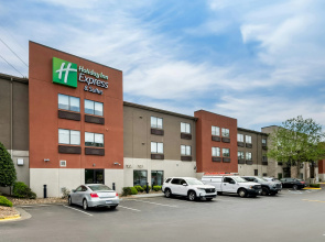 Holiday Inn Express & Suites Raleigh NE - Medical Ctr Area by IHG