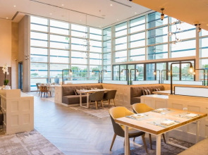 Отель Holiday Inn & Suites Dubai Festival City an IHG