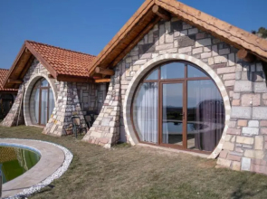 Iznik Tas Mahal Hobbit Evleri