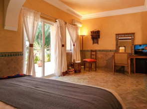 Double room in a charming villa in the heart of Marrakech palm grove