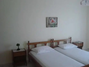 Yianna Studios & Apartments