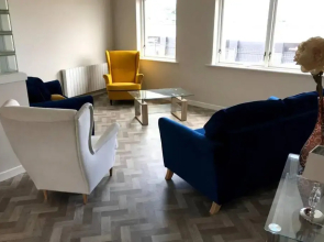 Stylish 3 Bed Apartment with Lough Atalia Views
