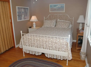 Pine Cottage by Winfield Inn