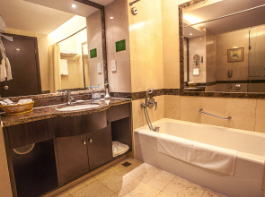 Guilin Lijiang Waterfall Hotel