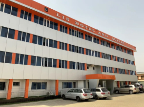 Lis Hotel And Suites