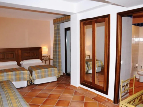 Hostal Doña Lola Marina