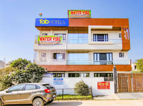FabHotel Nirvana - 600m from CK Birla Hospital Gurgaon