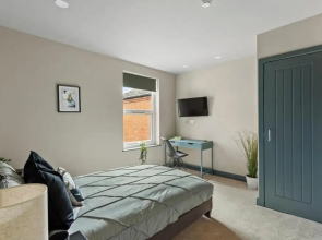 Room 5 25 Meriden Street