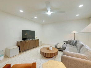 1 Mi to Ben Hill Griffin Stadium: Home w/ Patio!